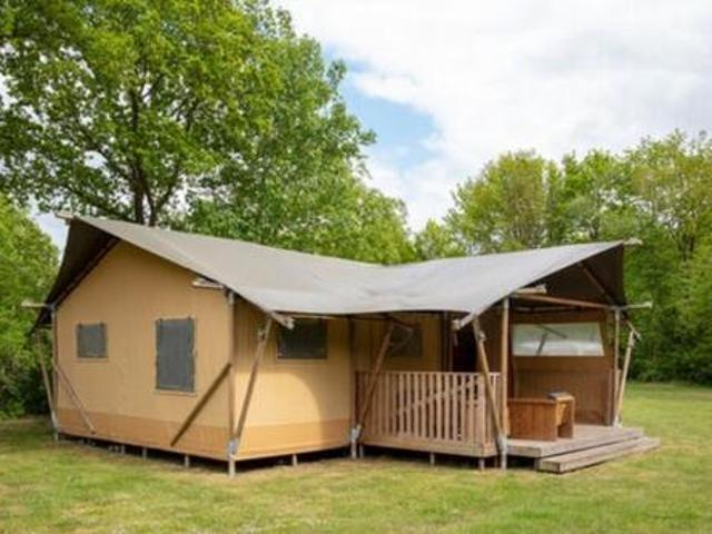 Luxuriöses Glamping mit Regendusche an einem See