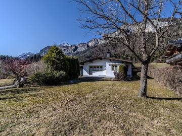 House for sale in 6380