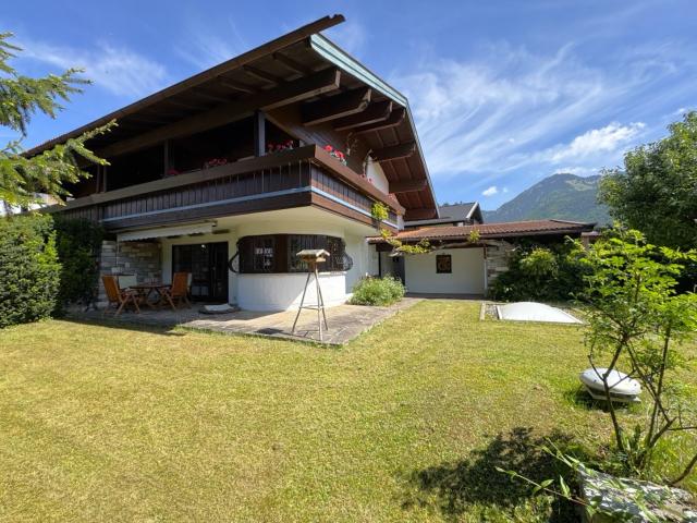 Luxuriöses Landhaus DHH * 3 Bäder, offener Kamin, Sauna, Schwimmbad und großer Garten in Toplage