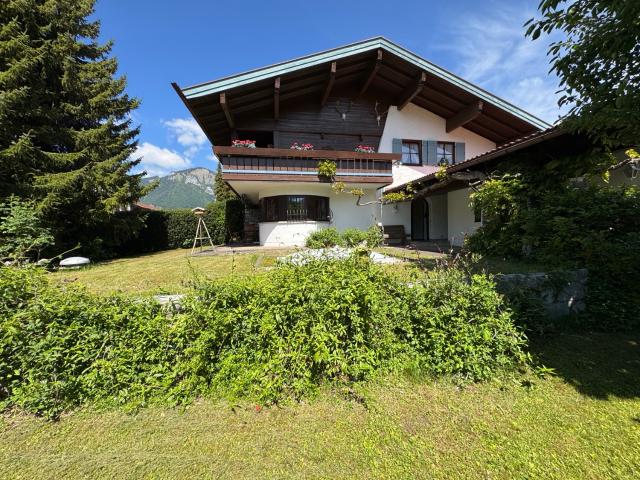 Luxuriöses Landhaus DHH * 3 Bäder, offener Kamin, Sauna, Schwimmbad und großer Garten in Toplage