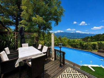 Luxuriöses Landhaus in absoluter Ruhelage mit Pool, Sauna, 1185 m2 Garten und atemberaubendem Ausblick über das Inntal