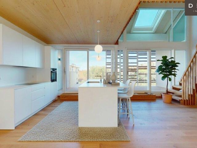 | LUXURIÖSES PENTHOUSE | HELLE DACHGESCHOSS MAISONETTE MIT BLICK AUF DEN SCHLOSSBERG | 4 ZIMMER & OFFENER WOHN KÜCHENBEREICH | 2 BÄDER | GALERIE | 2 TERRASSEN | ca. 155m² | DIREKTER LIFTZUGANG | TOP LAGE