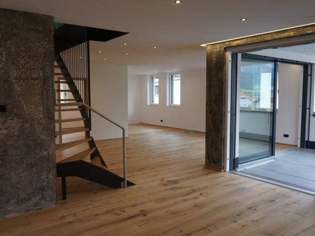 LUXURIÖSES PENTHOUSE IN WATTENS/ 4 TERRASSEN/ AAP