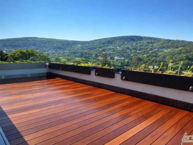 Exklusives Penthouse mit Hotelambiente – Hallenbad, Spa Bereich, Partykeller und uneinsehbarer Dachterrasse