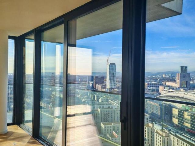 Luxuriöses Wohnen über den Dächern von Frankfurt: Exklusives Apartment im 23. OG des EDEN Tower