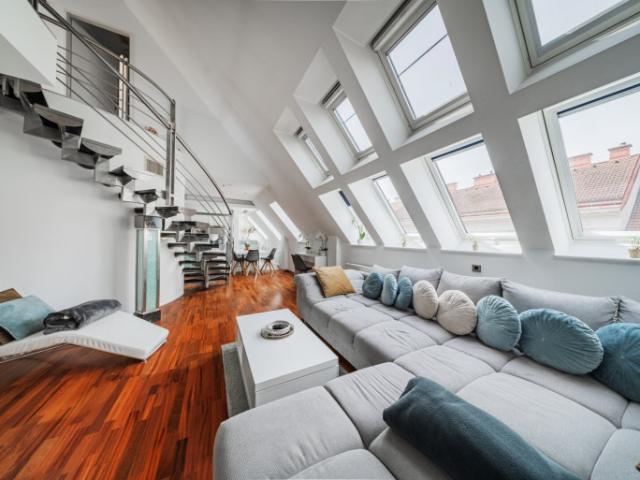 Luxuriöses wohnen über den dächern wiens – moderne dg wohnung auf 2 ebenen mit whirlpool + sauna + stellplatz
