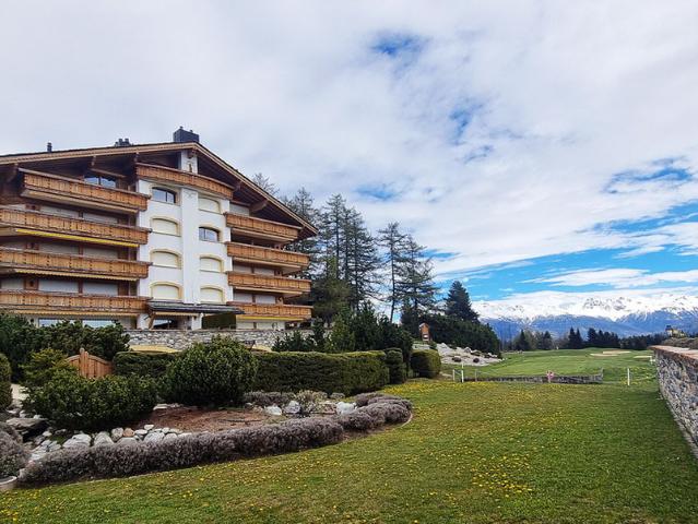 Luxusleben am Golfplatz mit atemberaubendem Blick auf die Alpen!