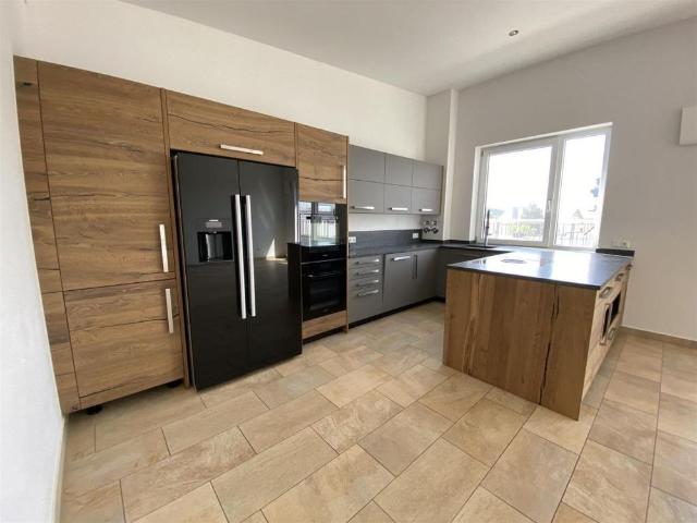LUXURIÖSES Wohnen auf Zeit mit Dachterrasse über den Dächern von Taufkirchen Vils ! Befristung bis 31.12.27!