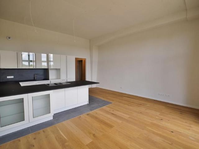 Luxuriöses Wohnen mit industriellem Touch 3 Zimmer mit Balkon und Mainblick