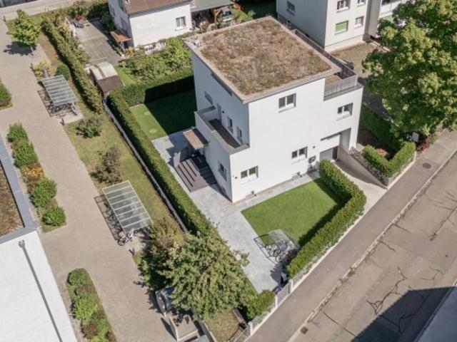 Luxuriöses 6.5 Zimmer Einfamilienhaus mit Hobbyraum und Garage