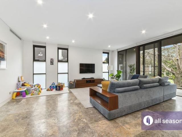 Luxurious 3 Bed Apartment in Rose Bay