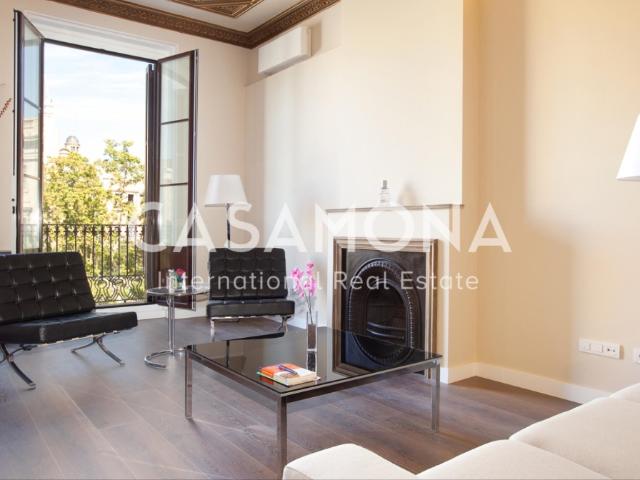 Luxurious 3 Bedroom Apartment with a Balcony in Barceloneta