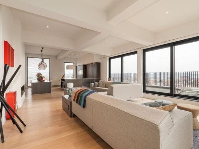 Luxurious 3 bedroom apartment with a magnificent ±100 m² te…
