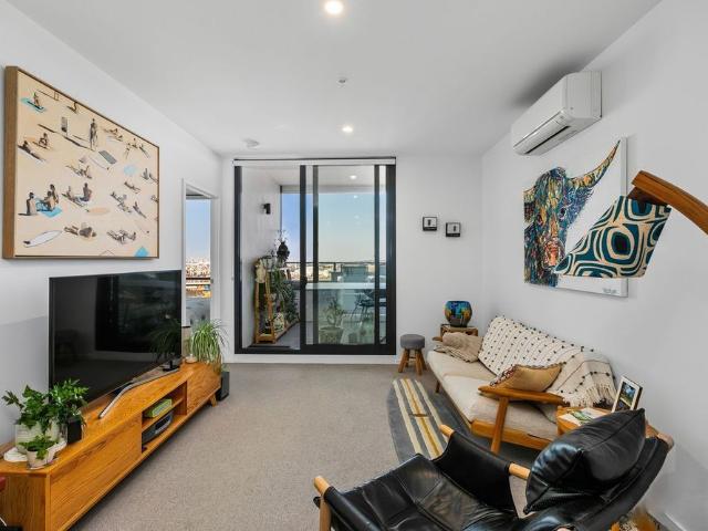 Luxurious 3 Bedroom Apartment in Central Footscray!