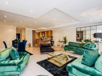 luxurious 3bedroom, 2 bathroom apart.