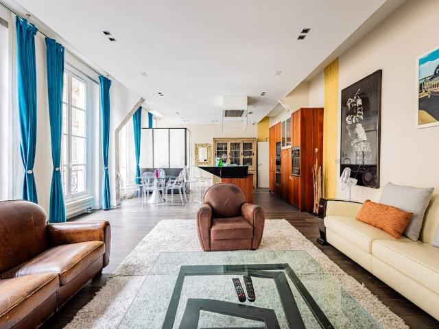 Luxurious 3BR Apartment with AC near Place Vendome, Paris Amsterdam Apartments for Rent