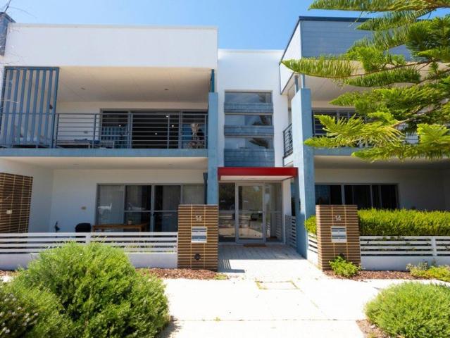 Luxurious 3x2 Apartment with Stunning Ocean Views Fully Furnished All Bills Included