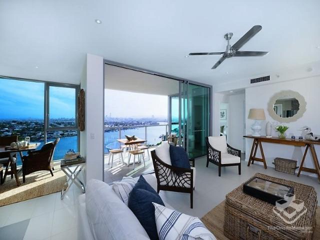 Luxurious 16th Floor Sub Penthouse with Spectacular Brisbane River & City Views