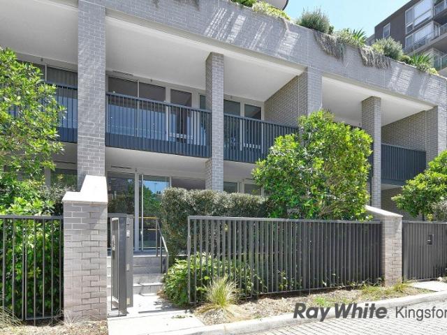 Luxurious 185 sqm townhouse style apartment in Portman House by Mirvac