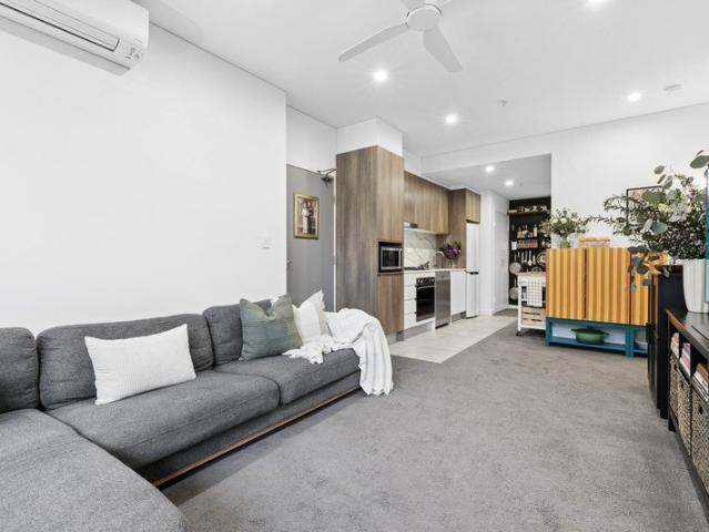 Luxurious 1 Bedroom + Study Apartment | Level 3 | 'Kogarah Central'
