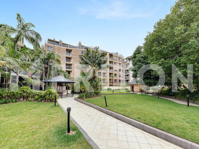 LUXURIOUS 2 BEDROOM APARTMENT IN PRIME LOCATION!