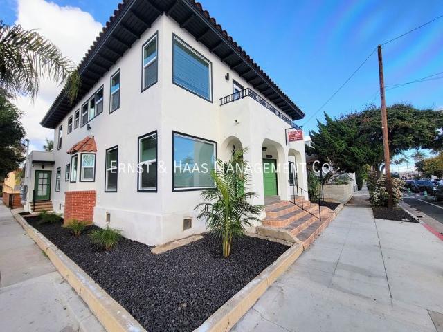 Luxurious 2 Bedroom Apartment Steps Away from the Ocean and Downtown Long Beach!