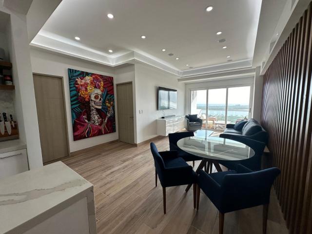 Luxurious 2 bedroom condo for sale in Canc?n! Best Ocean and lagoon view!