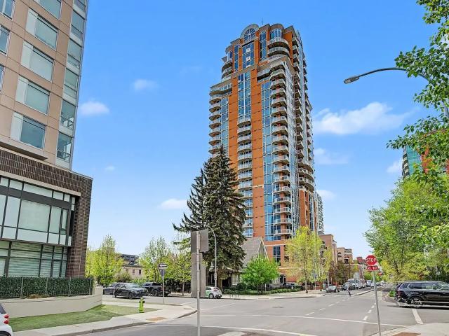 Luxurious 2 bedroom Condo with city views — 2 Bedrooms+ Den Condo Unit