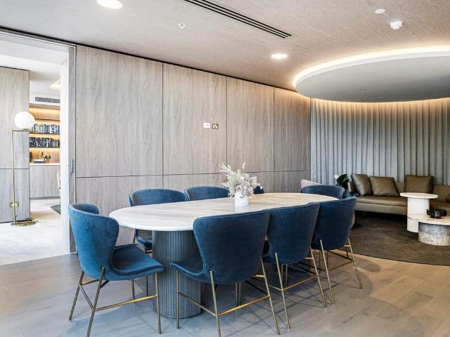 Luxurious 2 beds 2 baths apartment in the Heart of Glen Waverley
