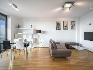 Luxurious 2 room apartment near Frankfurt Fair ft. concierge, balcony, open kitchen, bathtub and parking