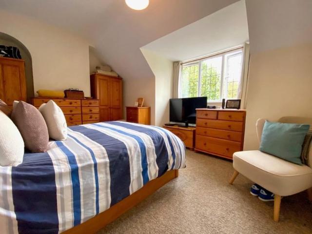 Luxurious 2beds house@RM8 1TR/Chadwell Heath