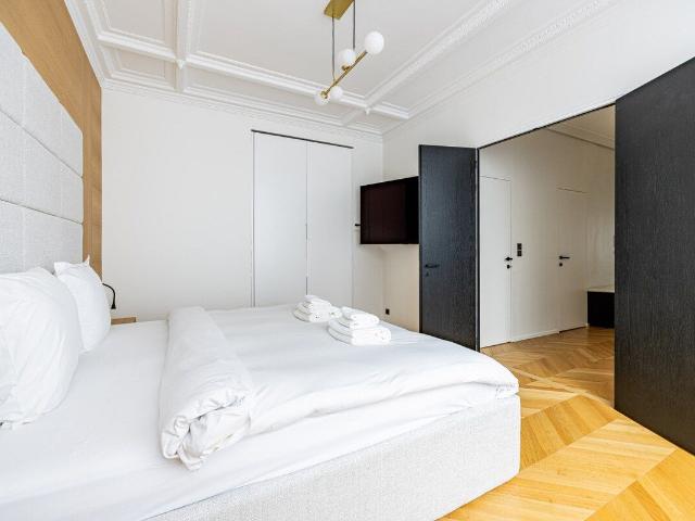 Luxurious 2BR Mobility Lease Apartment near Arc de Triomphe