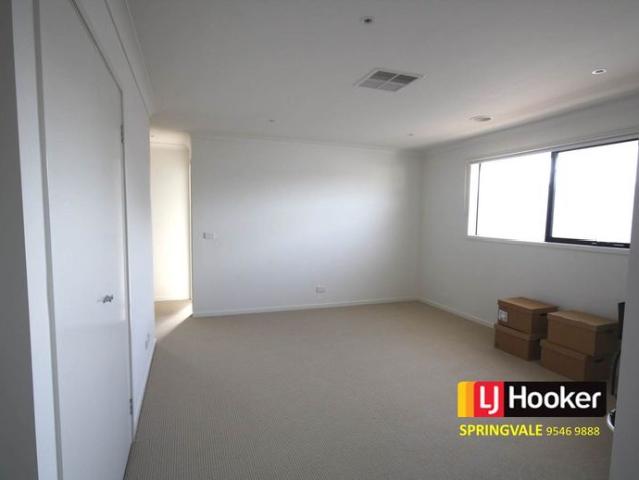 LUXURIOUS 4 BEDROOM FAMILY HOME IN KEYSBOROUGH