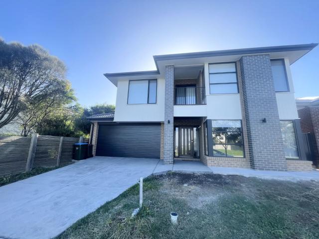 Luxurious 4 Bedroom Home by the Water!