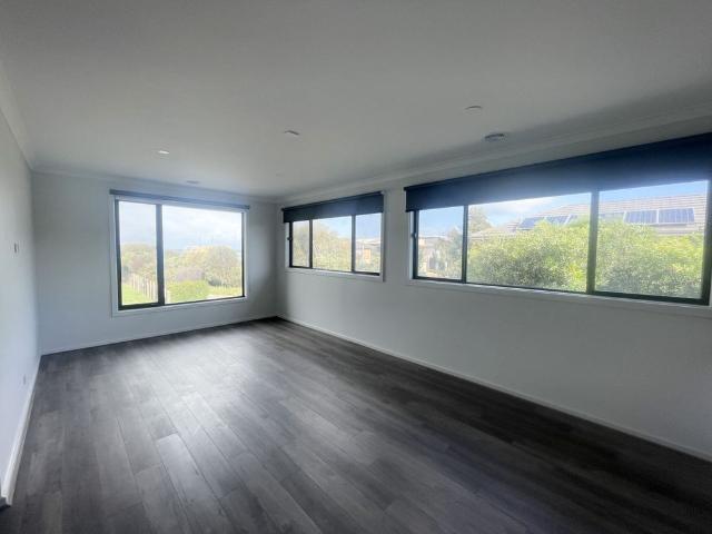 Luxurious 4 Bedroom Home by the Water!