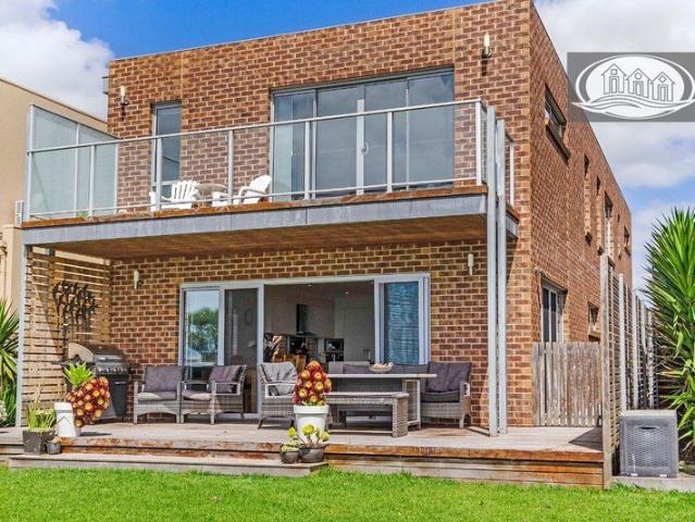 LUXURIOUS 4 BEDROOM HOME FURNISHEDUNINTERRUPTED SEA VIEWS