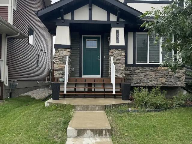 Luxurious 4 Bedroom home in the highly desirable community of Aurora