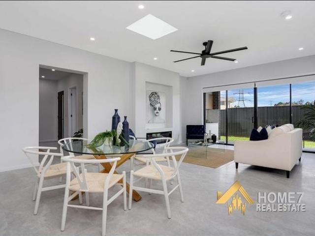 Luxurious 4 Bedroom house FOR RENT in the heart of Oran Park