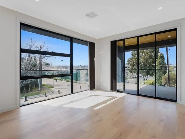 Luxurious 4 Bedroom House in Hillcrest.