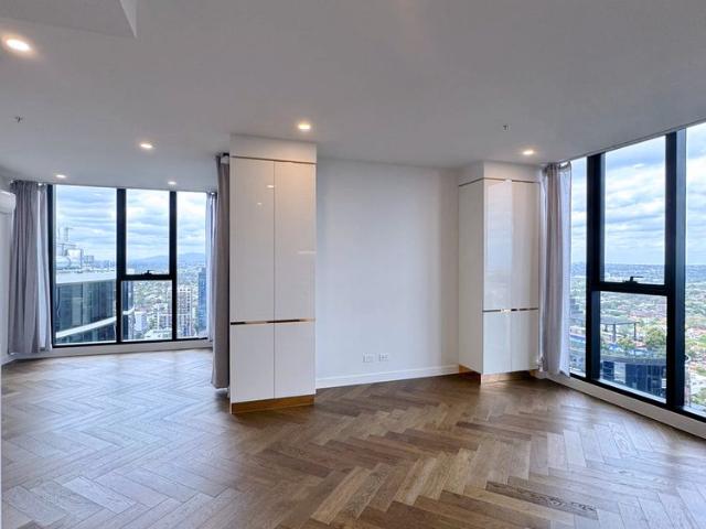 Luxurious 4 Bedroom Penthouse in the Heart of Box Hill