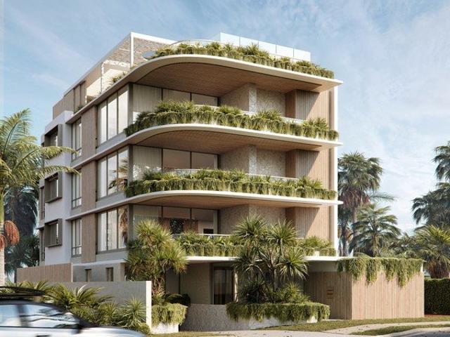 LUXURIOUS 4 BEDROOM UNIT MERMAID BEACH