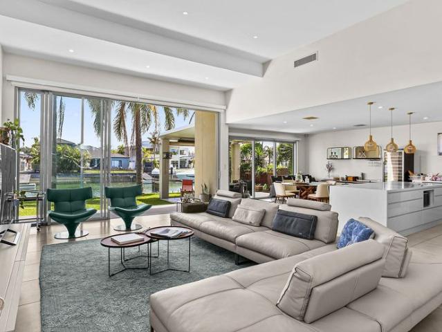 Luxurious 4 Bedroom Waterfront Living in Prestigious Sylvania Waters