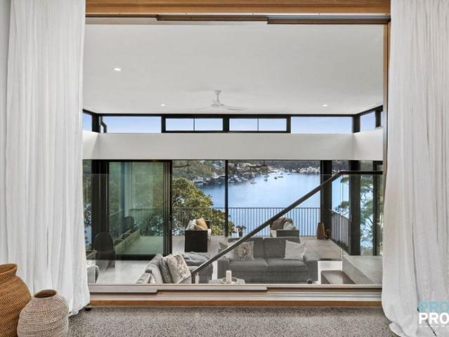 Luxurious harbourside property with breathtaking views of Middle Harbour