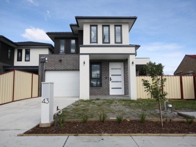 Luxurious 4 bedrooms house in Springvale