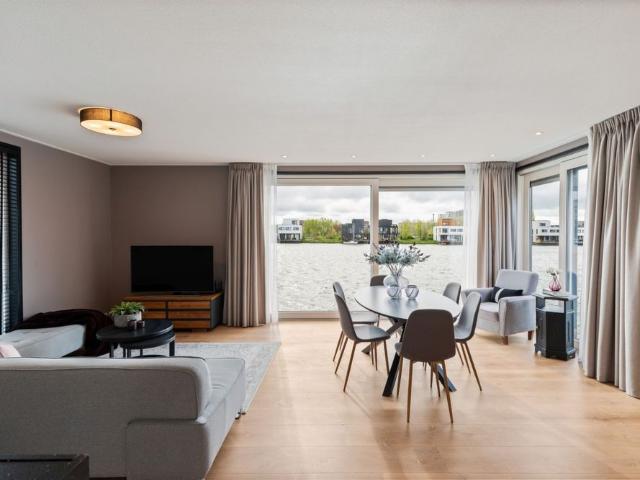 Luxurious 4 Room Water Villa in Amsterdam