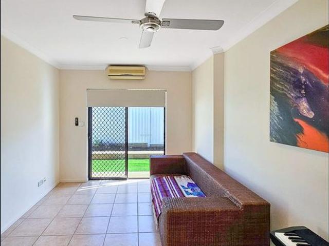 Luxurious 5 Bed Haven with Pool