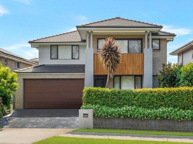 Luxurious 5 Bedroom Ex Display Home!