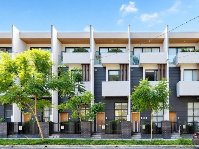 Luxurious 5 Bedroom Torrens Title House | No Strata Fees | Opposite Alexandria Park | Close to Metro &Train Station