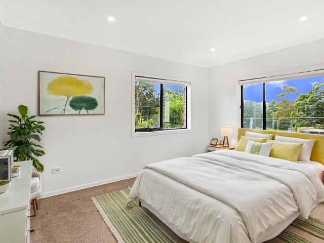 Freshly painted 5 bedroom Townhouse in Sought after location