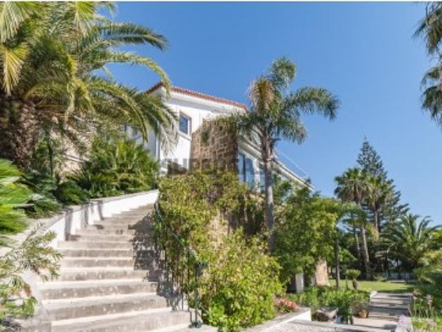 Luxurious 5 bedrooms Villa in Estoril of 722 m² Luxuosa Moradia T5 em Estoril de 722 m2